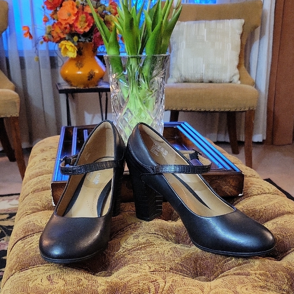 Clarks Black Mary Jane Heels